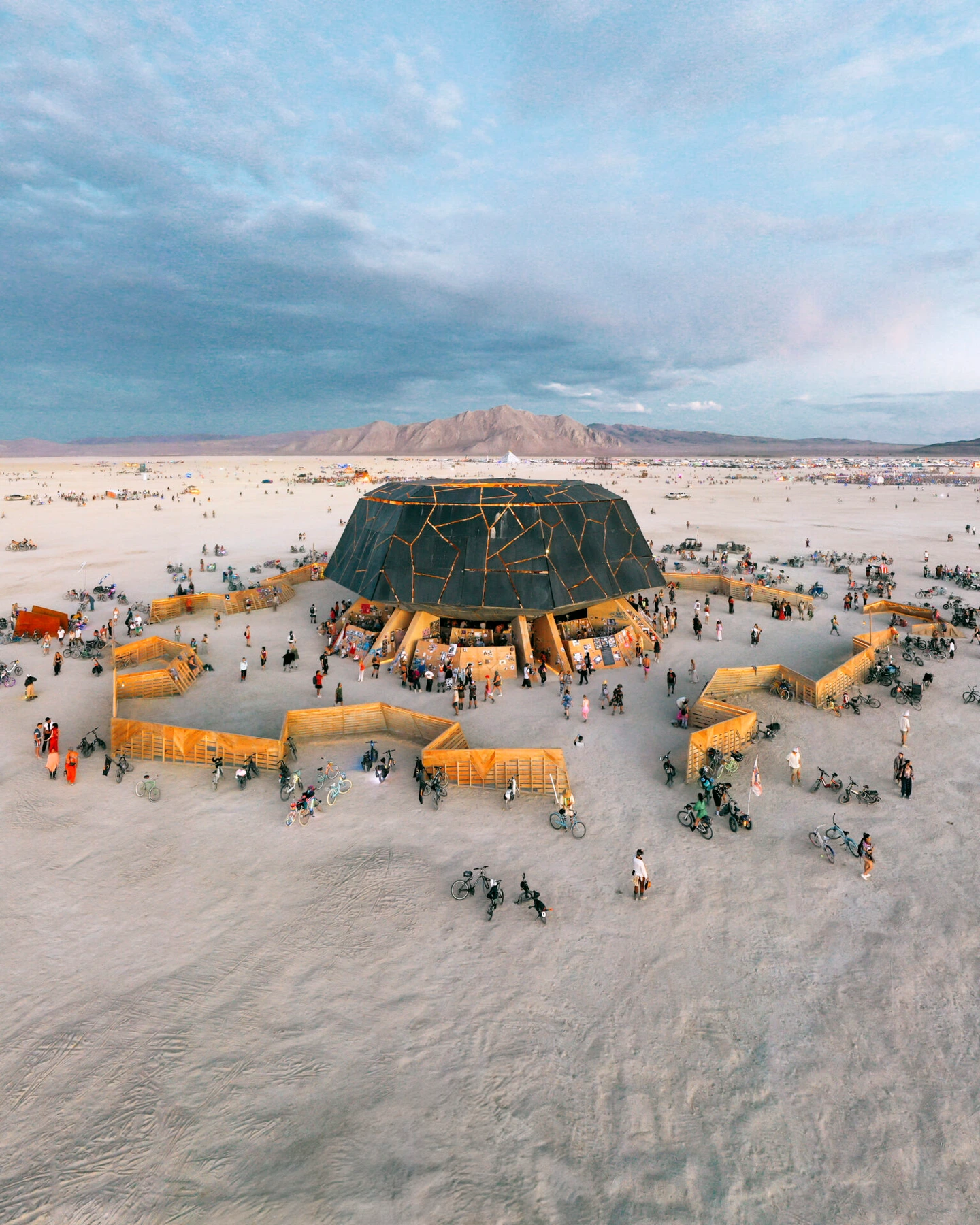 Burning Man 2025 Temple of the Deep真实建造现场